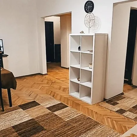 Ideally Located Two Bedrooms - Family&friends *