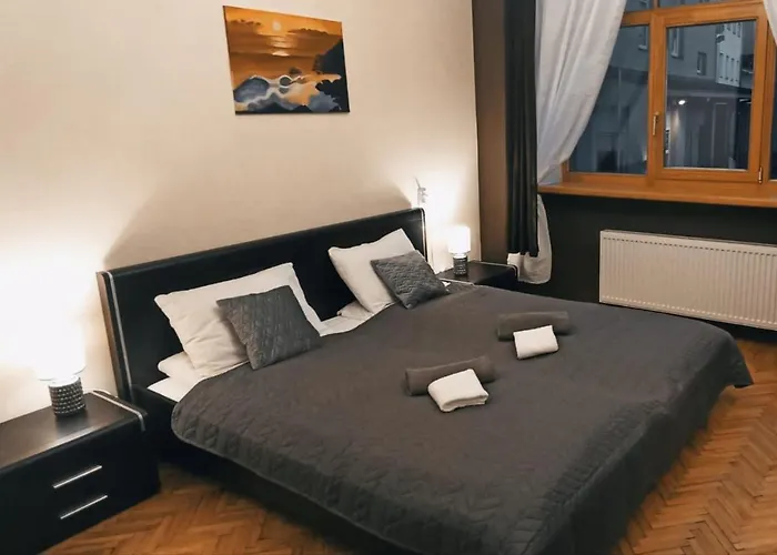 Ideally Located Two Bedrooms - Family&friends 아파트 *