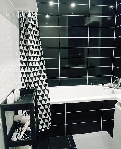 Ideally Located Two Bedrooms - Family&friends 리가