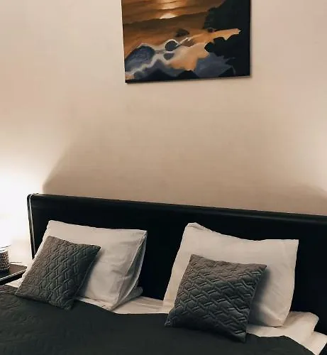 Ideally Located Two Bedrooms - Family&friends * 리가