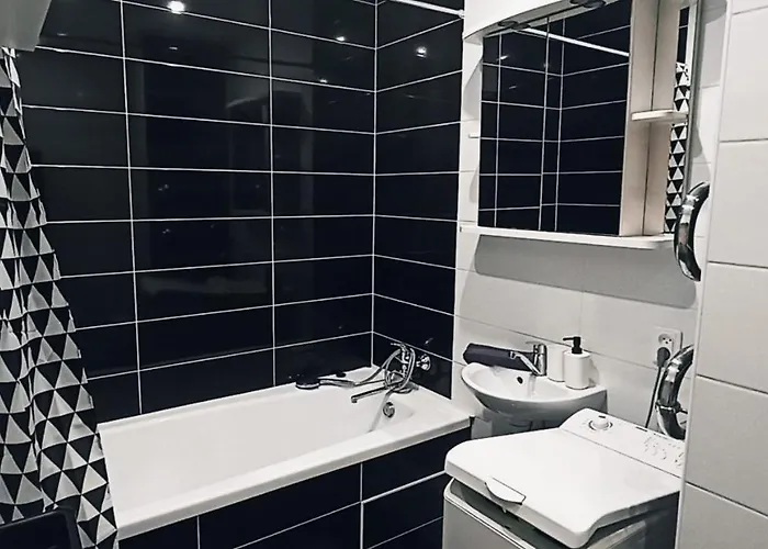 Ideally Located Two Bedrooms - Family&friends * 리가