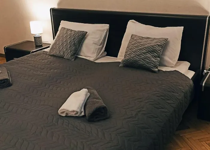 Ideally Located Two Bedrooms - Family&friends 아파트 리가