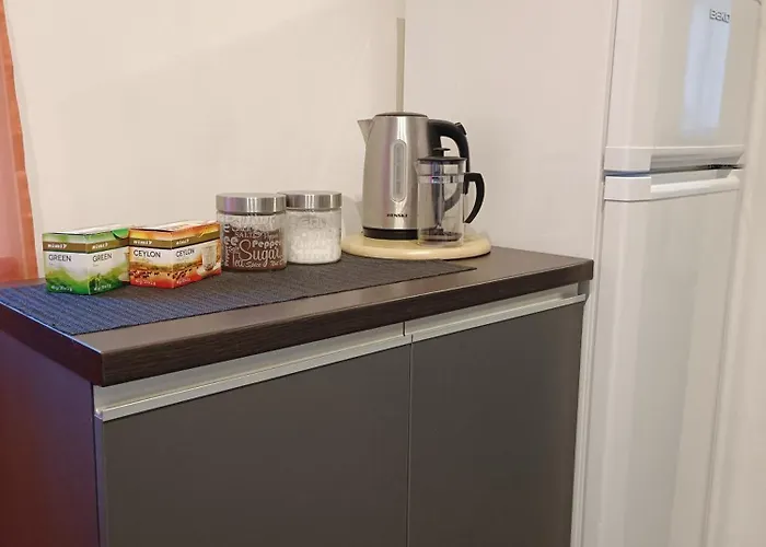 Ideally Located Two Bedrooms - Family&friends 아파트 *