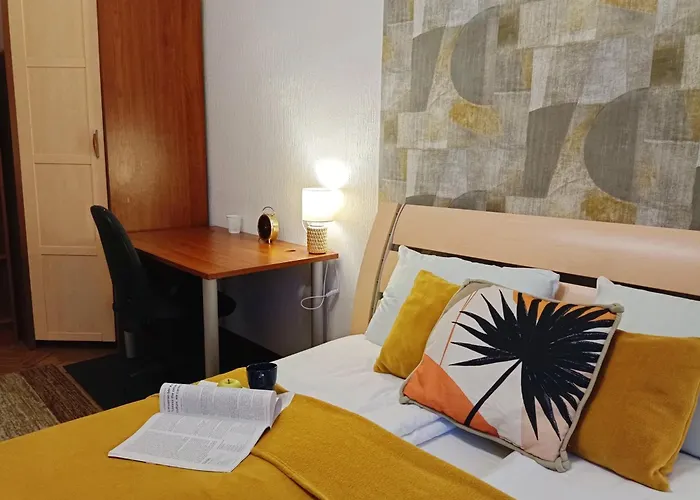 Ideally Located Two Bedrooms - Family&friends *