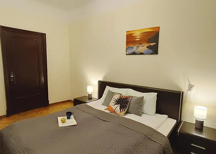 Ideally Located Two Bedrooms - Family&friends * 리가