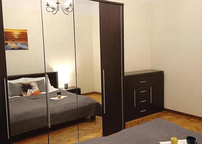 Ideally Located Two Bedrooms - Family&friends 아파트 *