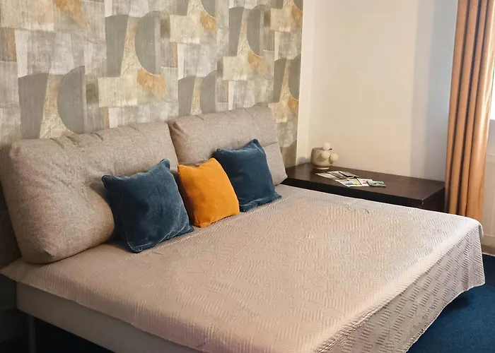 Ideally Located Two Bedrooms - Family&friends 아파트 리가