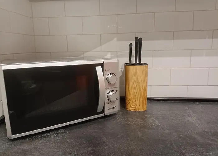 Ideally Located Two Bedrooms - Family&friends