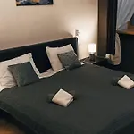 Ideally Located Two Bedrooms - Family&friends Lägenhet *