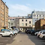 Ideally Located Two Bedrooms - Family&friends *