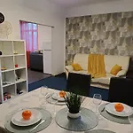 Lägenhet Ideally Located Two Bedrooms - Family&friends *