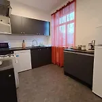 Lägenhet Ideally Located Two Bedrooms - Family&friends