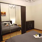 Ideally Located Two Bedrooms - Family&friends Lägenhet *