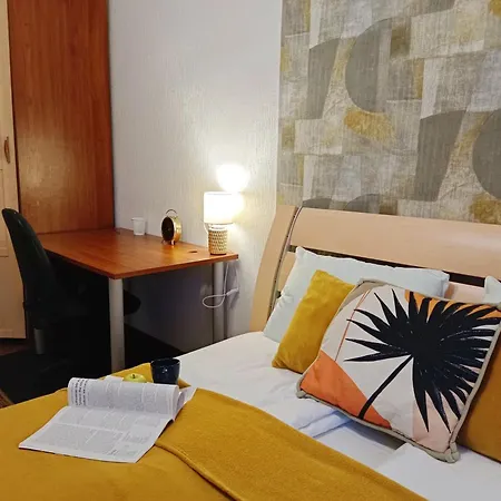 Ideally Located Center 2 Bedrooms Spacious *