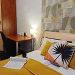 Ideally Located Two Bedrooms - Family&friends *